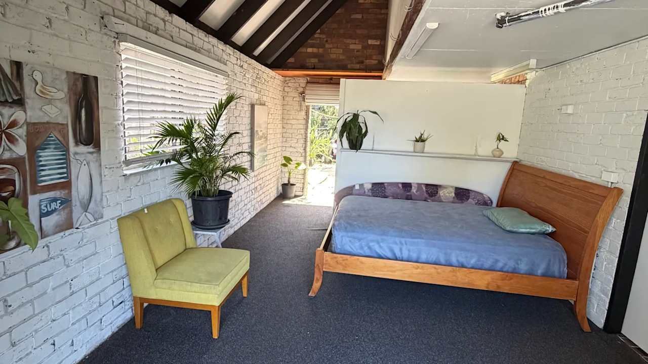 Furnished room in a share house