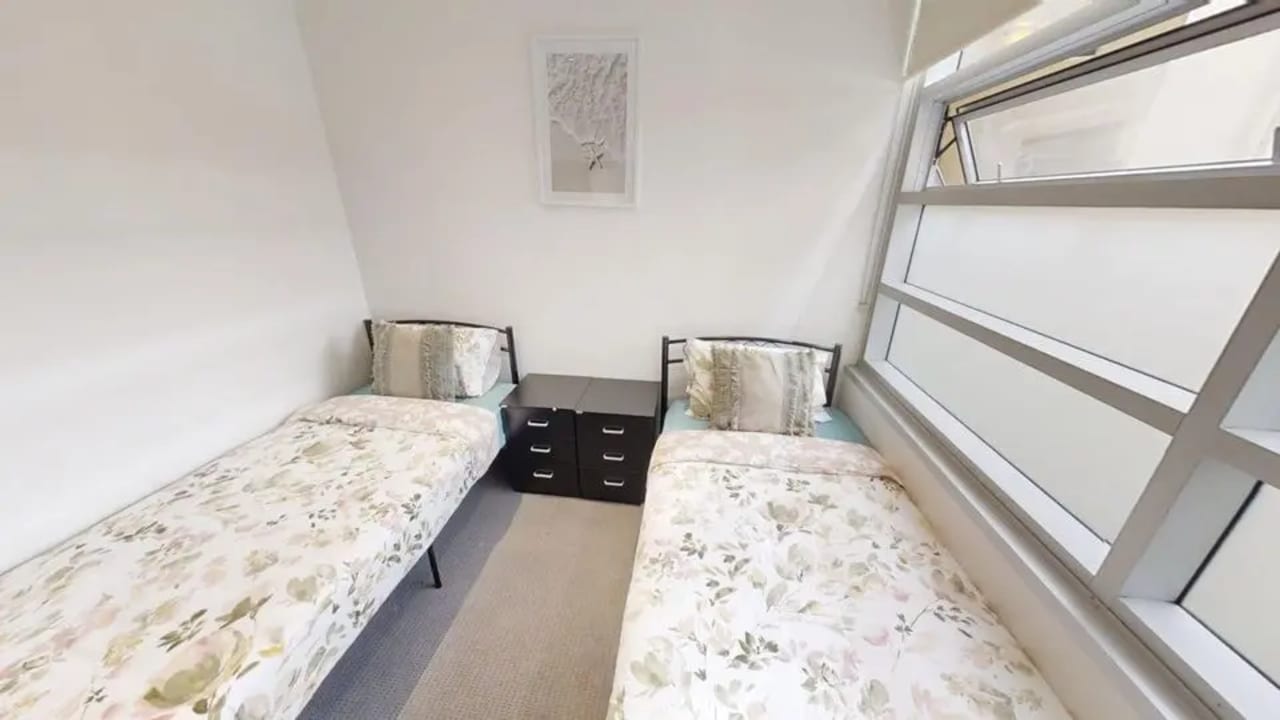 Furnished room in a flatshare