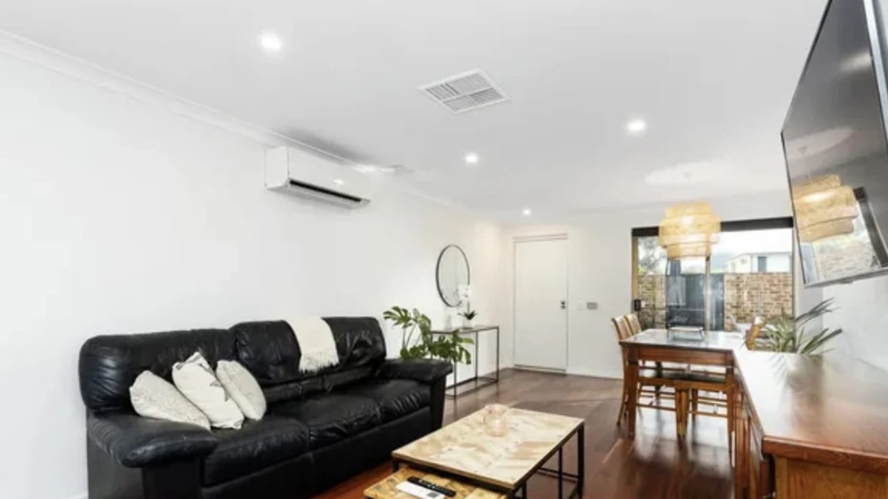 Whole property with 3 rooms for rent