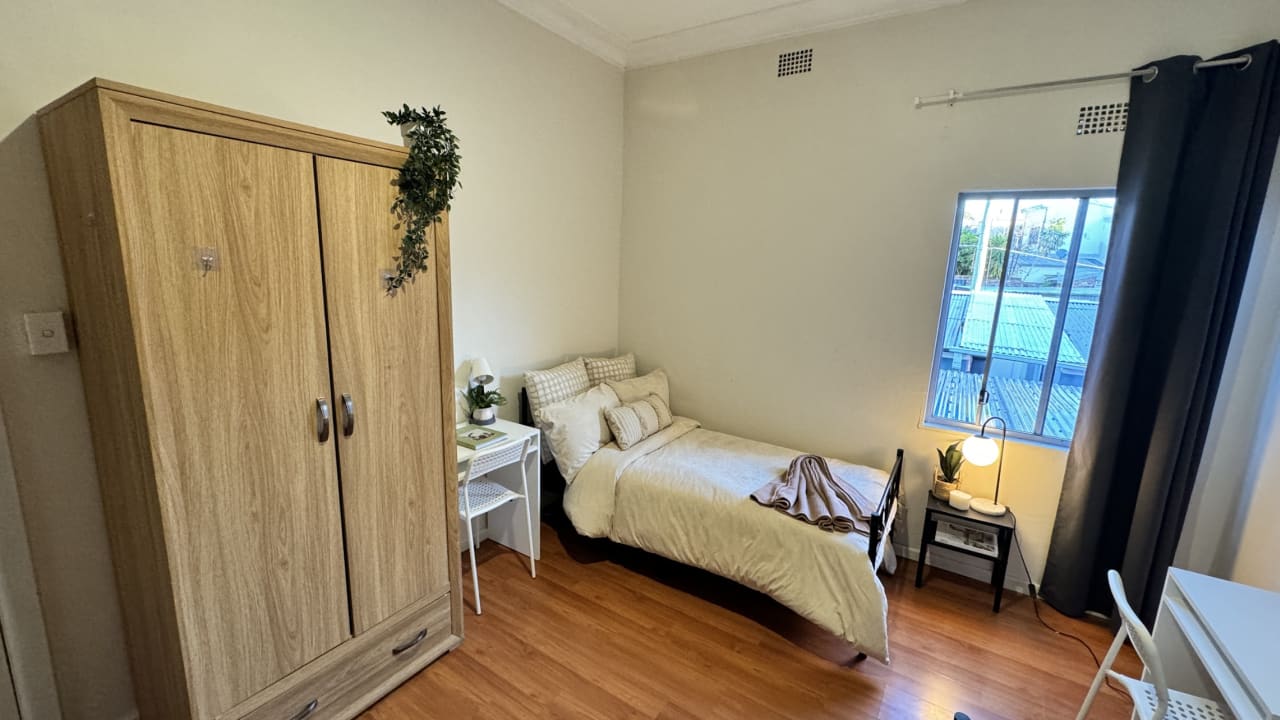 Furnished room in a flatshare
