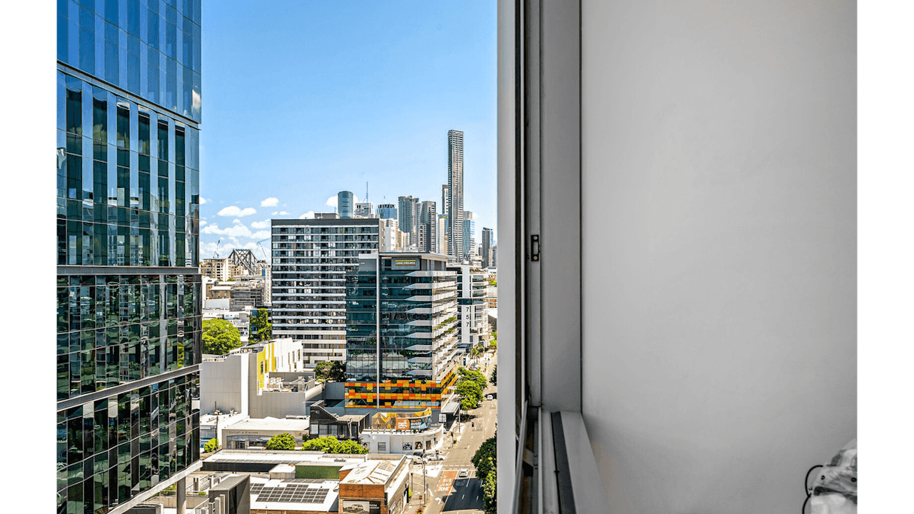 Furnished room with ensuite in a flatshare