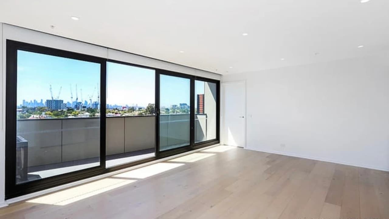 Unfurnished room with own bathroom