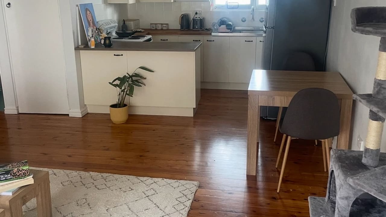 Furnished room in a flatshare
