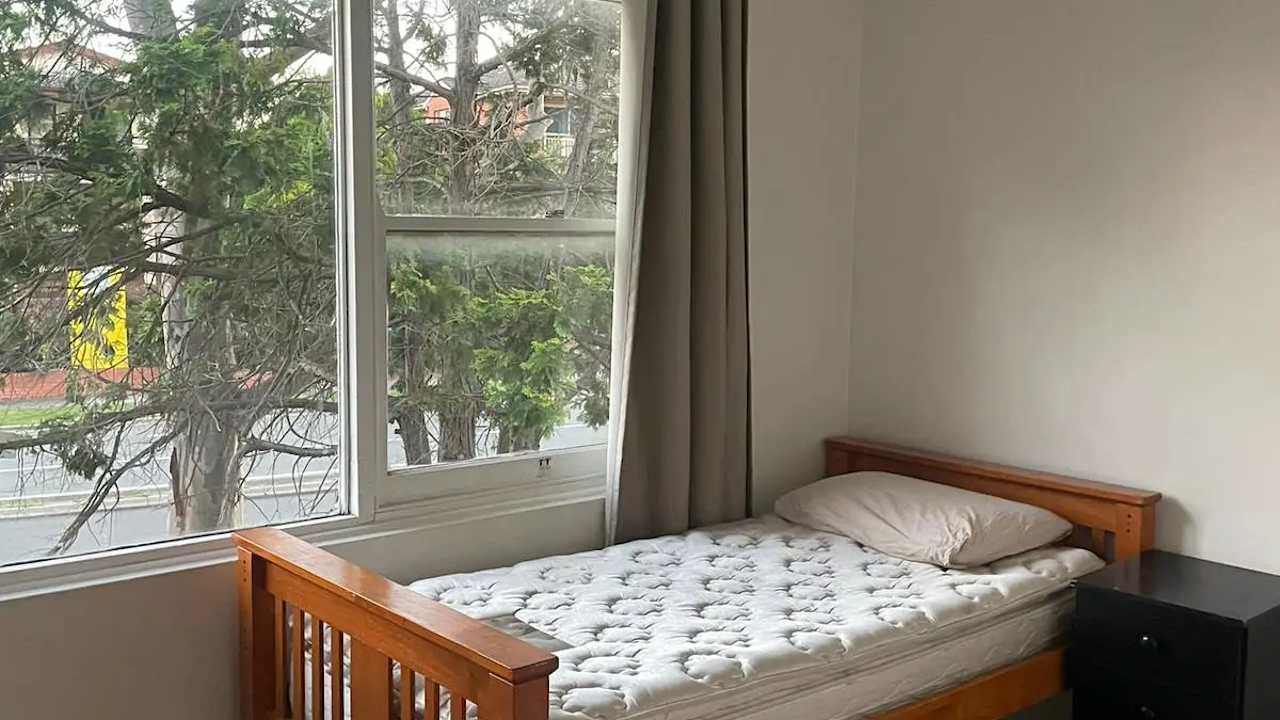 Furnished room in a flatshare