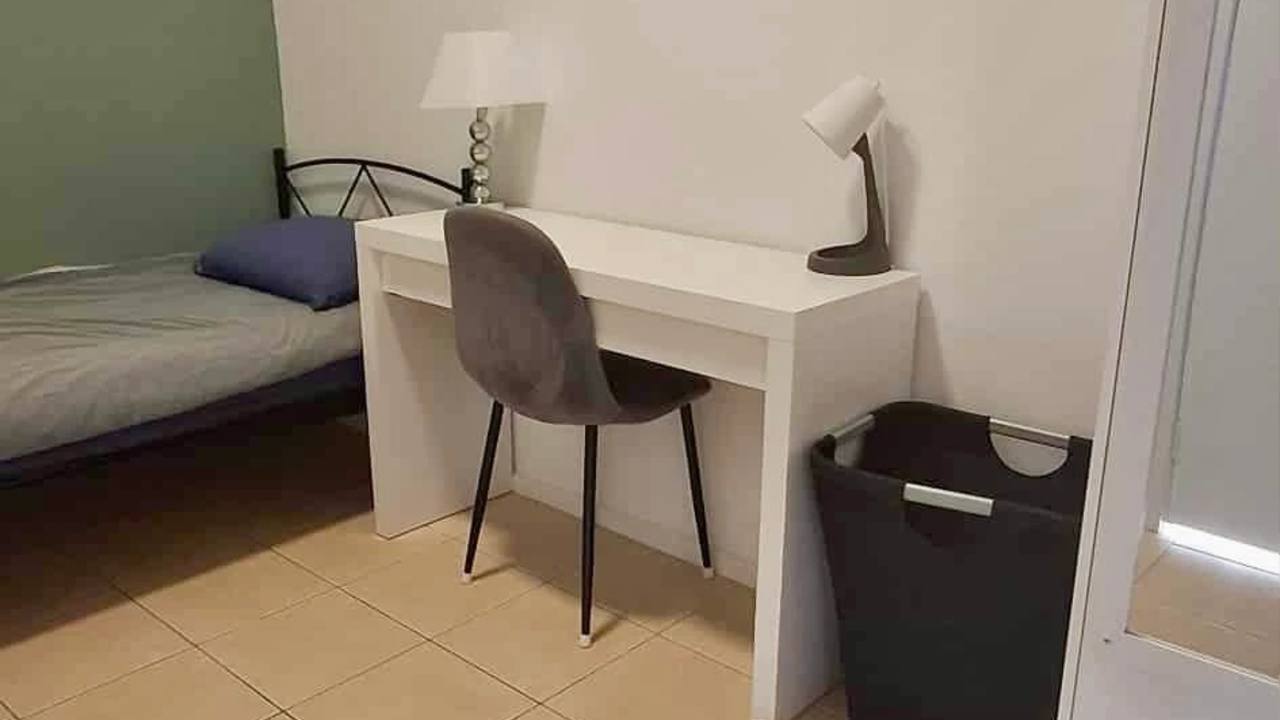 Room in a share house