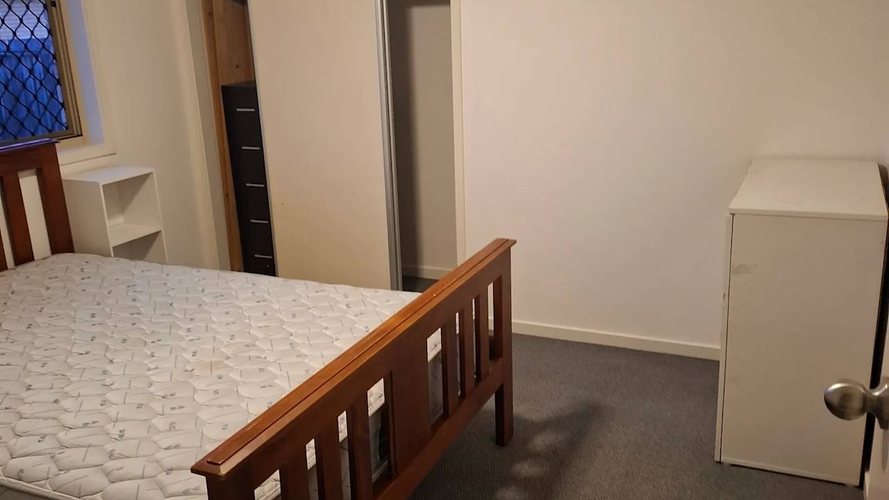 Room in a share house