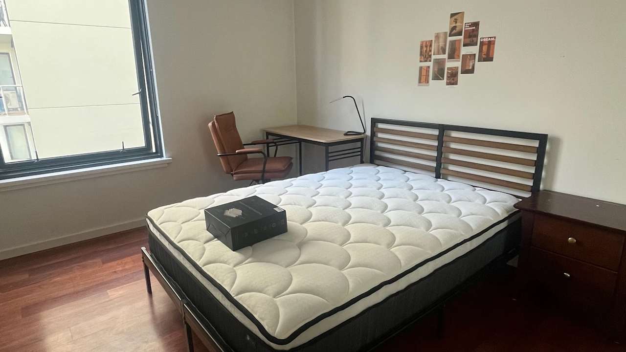 Furnished room in a flatshare