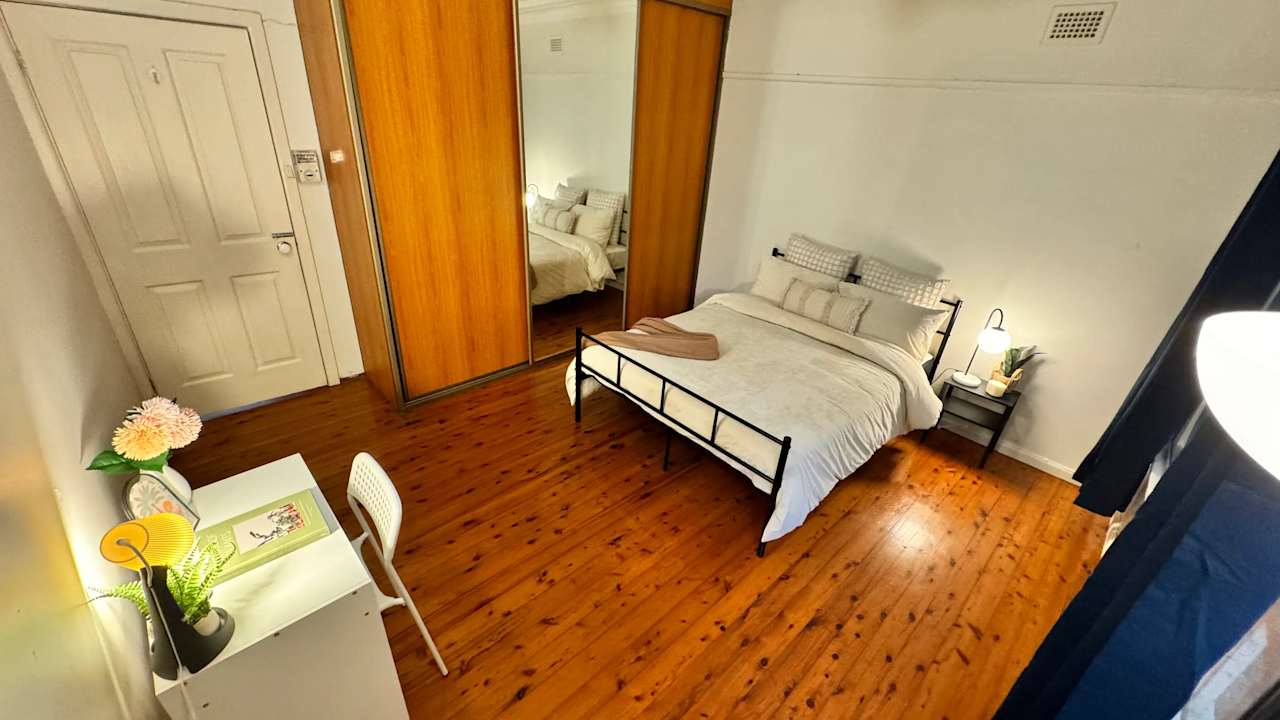 Furnished room in a flatshare