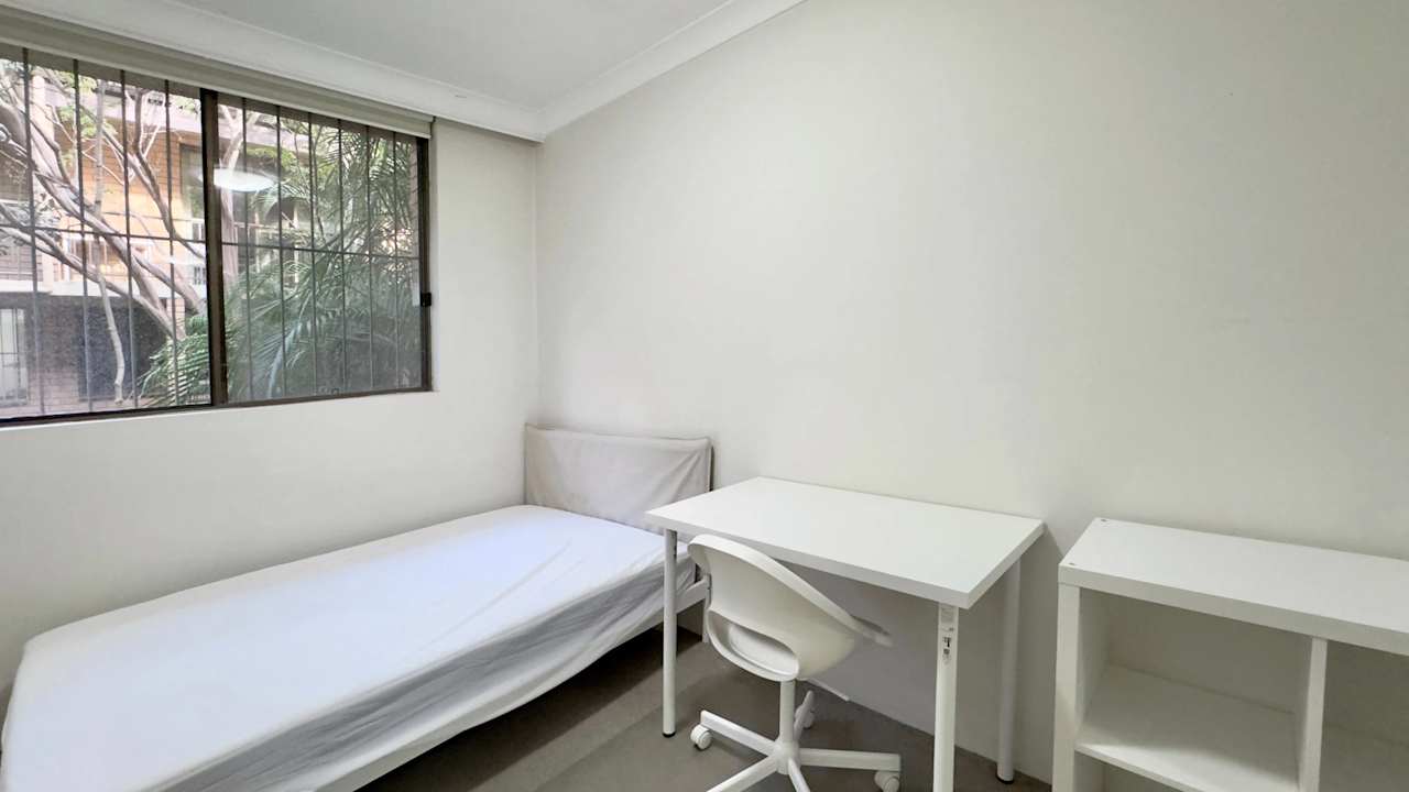 Furnished room in a flatshare