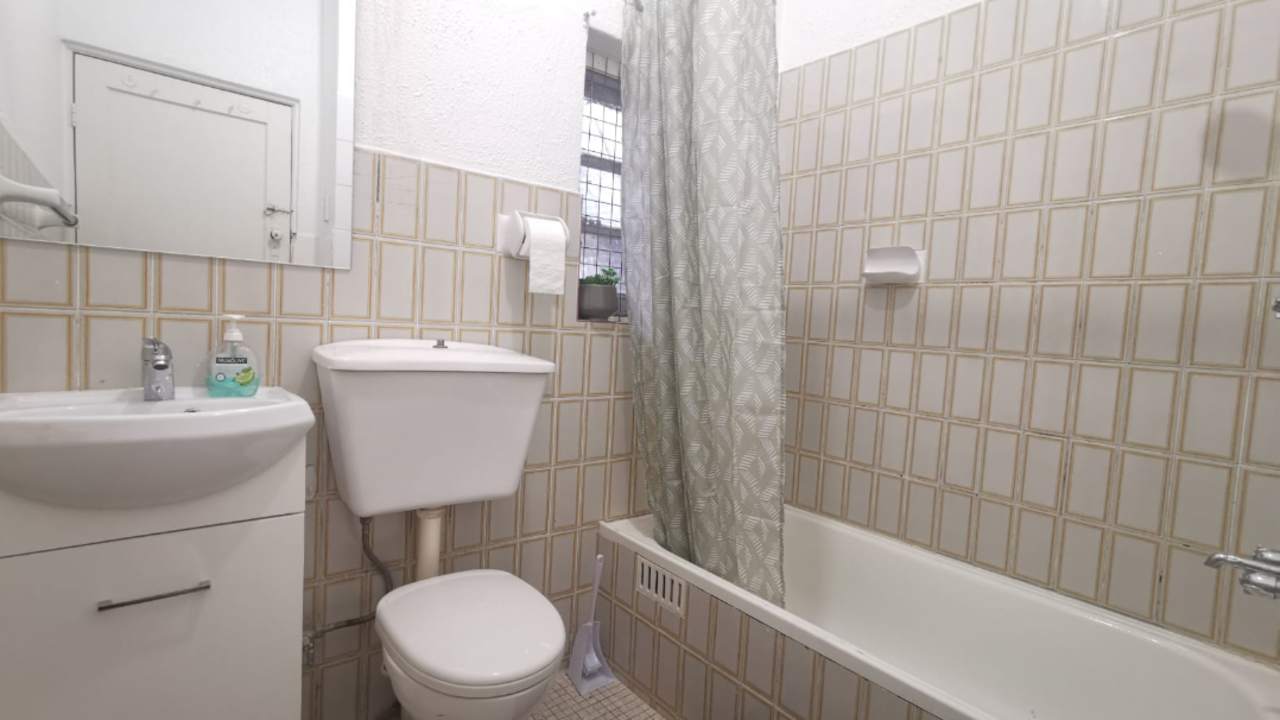 Furnished room in a flatshare