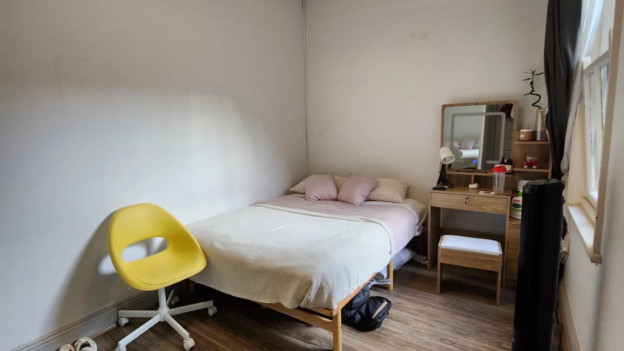 Furnished room in a flatshare