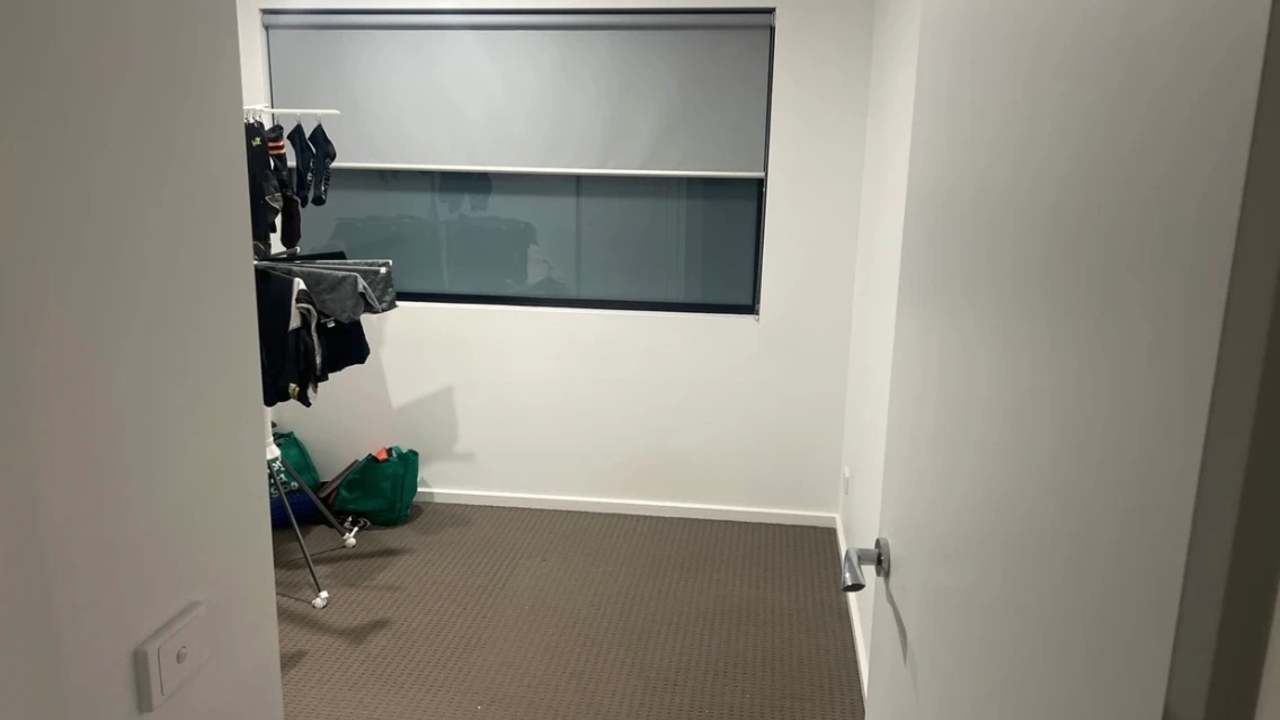 Unfurnished room in a flatshare