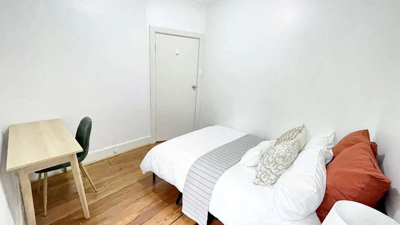 Room in a share house