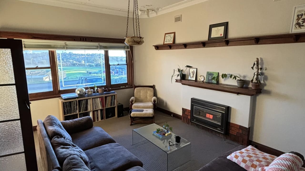 Room in a share house