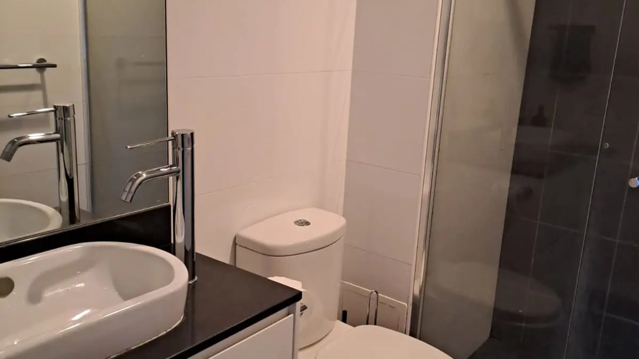 Furnished room with ensuite in a flatshare