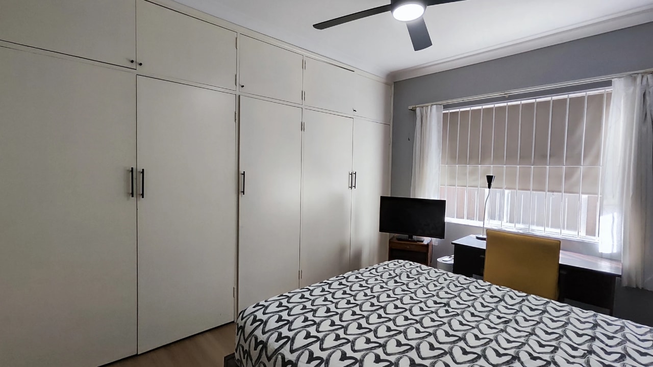 Furnished room in a share house
