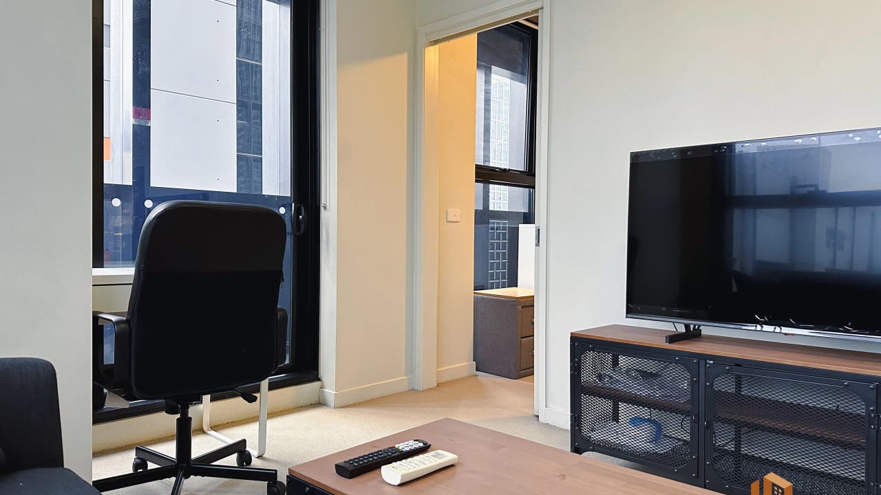 Furnished room with ensuite in a flatshare