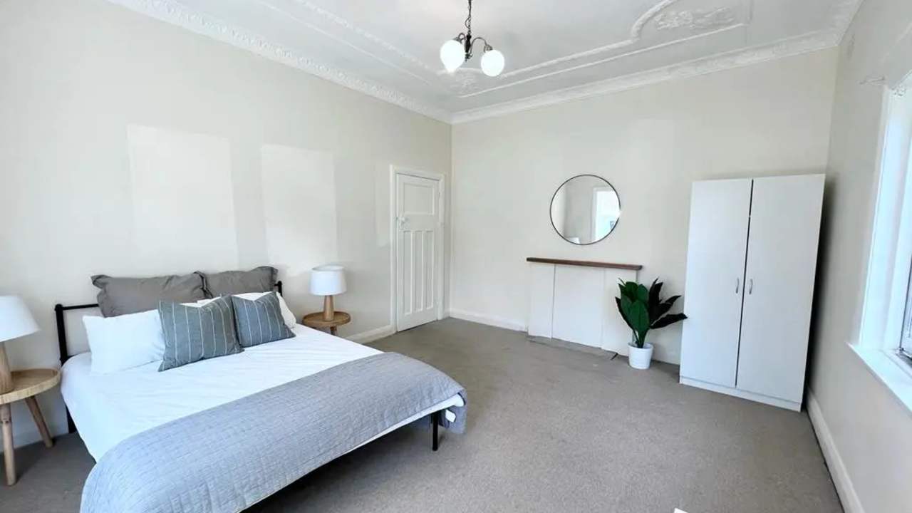 Room in a share house