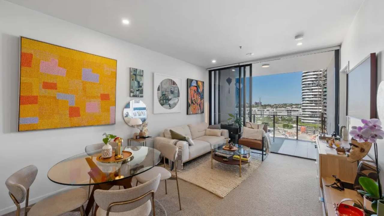 Furnished room with ensuite in a flatshare