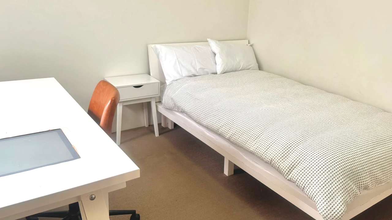 Furnished room in a share house