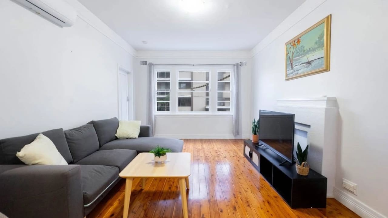 Furnished room in a flatshare
