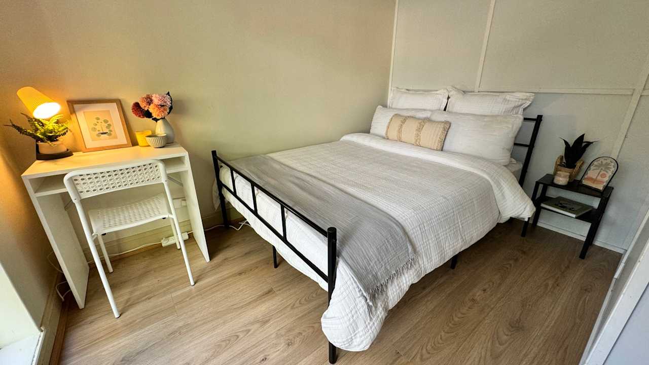 Furnished room in a flatshare