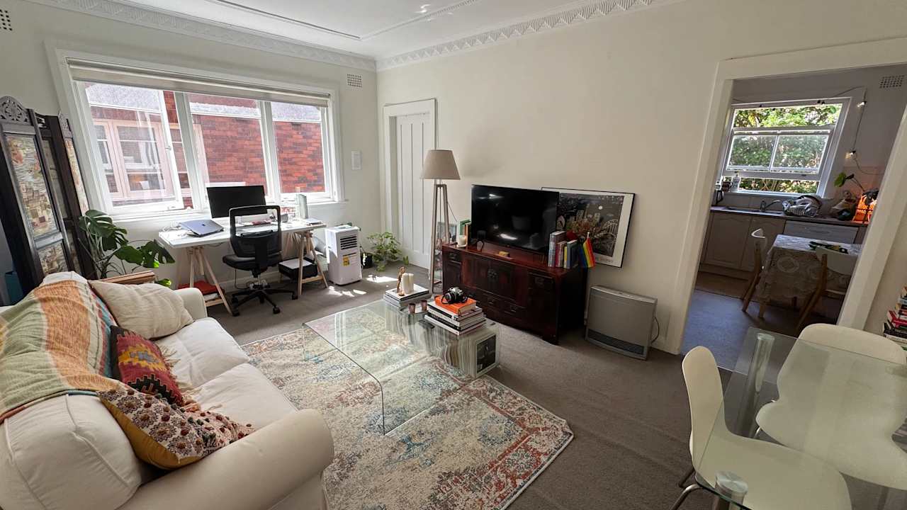 Furnished room in a flatshare