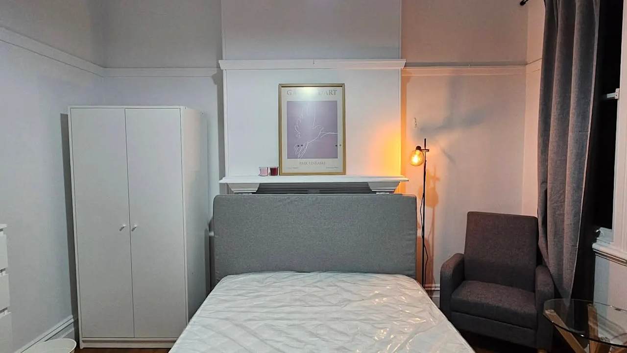 Furnished room in a share house