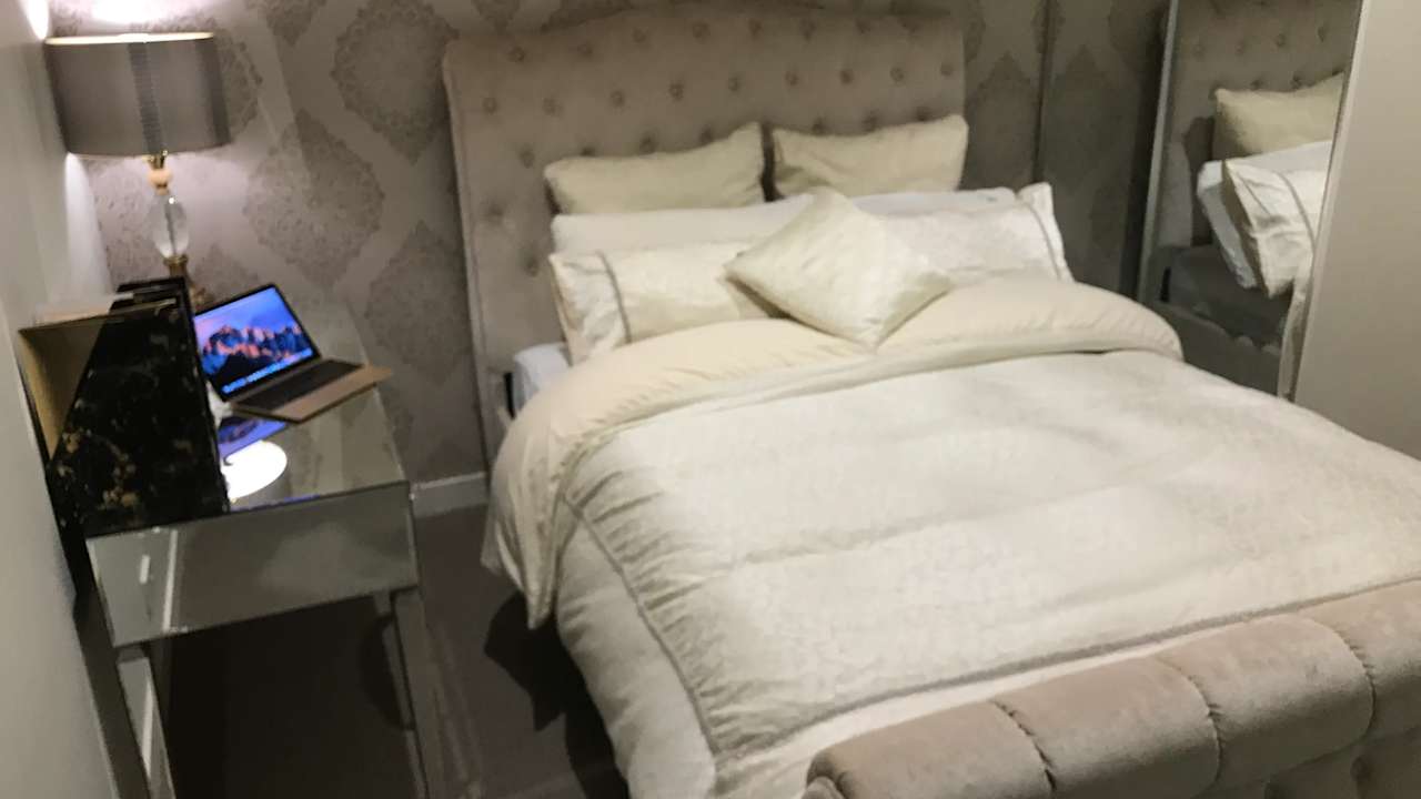 Furnished room in a flatshare