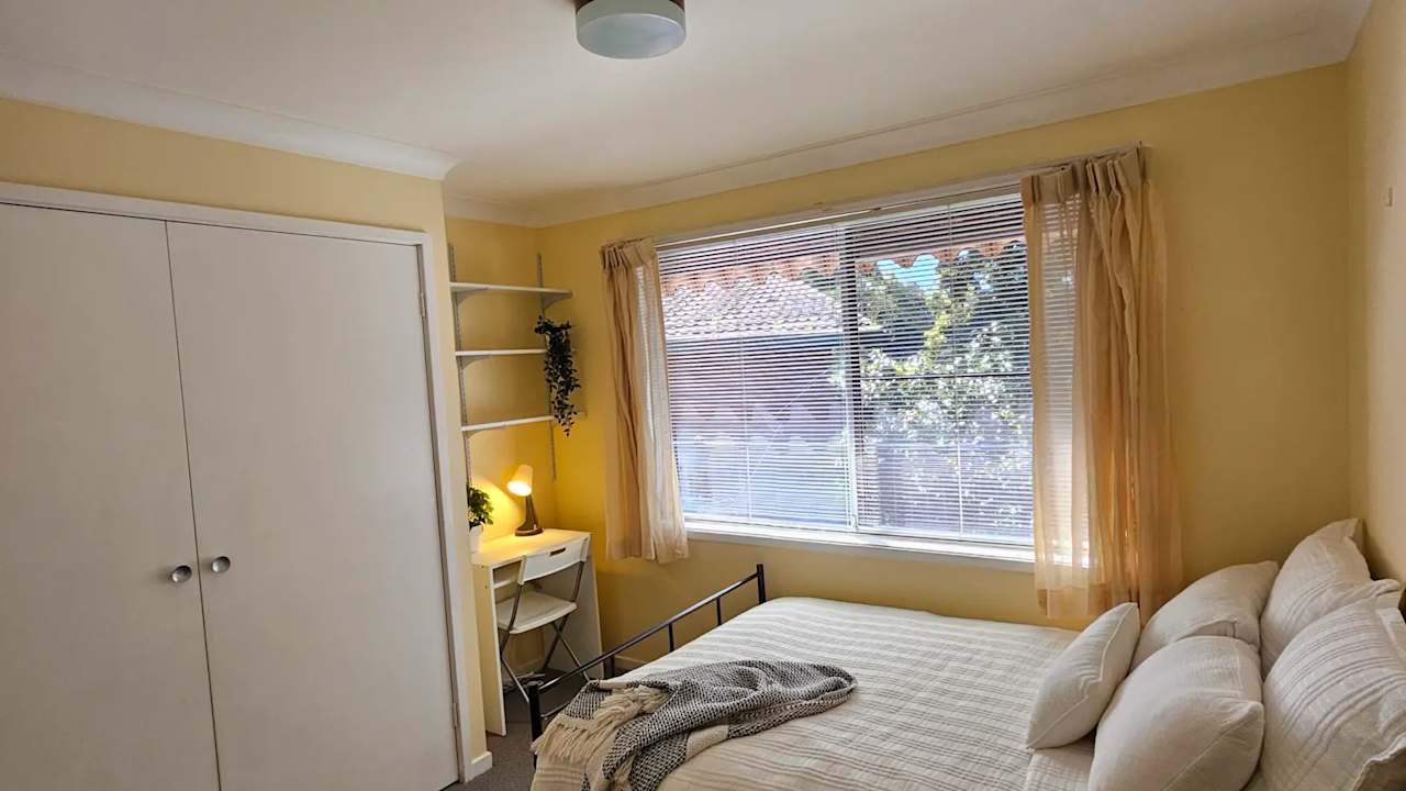 Furnished room in a flatshare