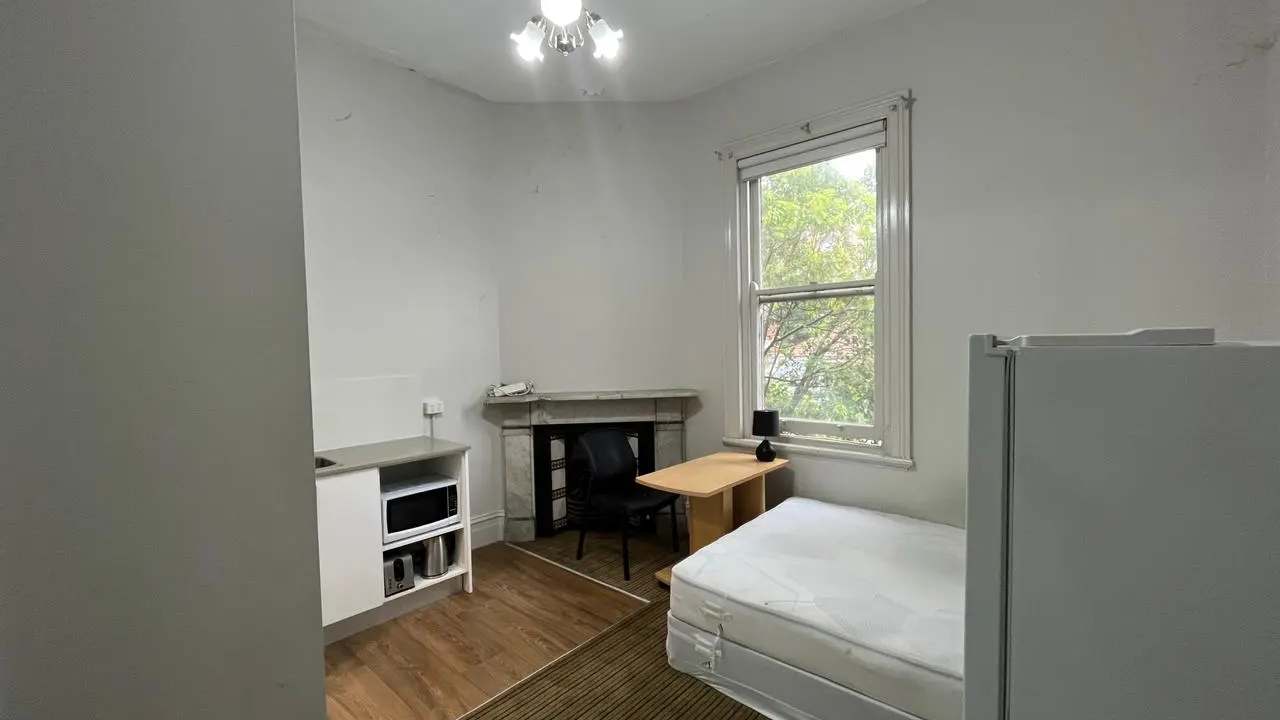 Furnished room studio flat for rent