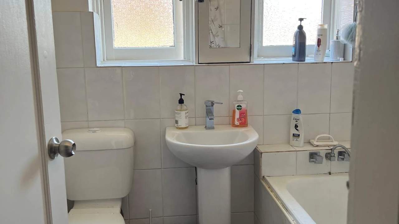 Furnished room in a flatshare