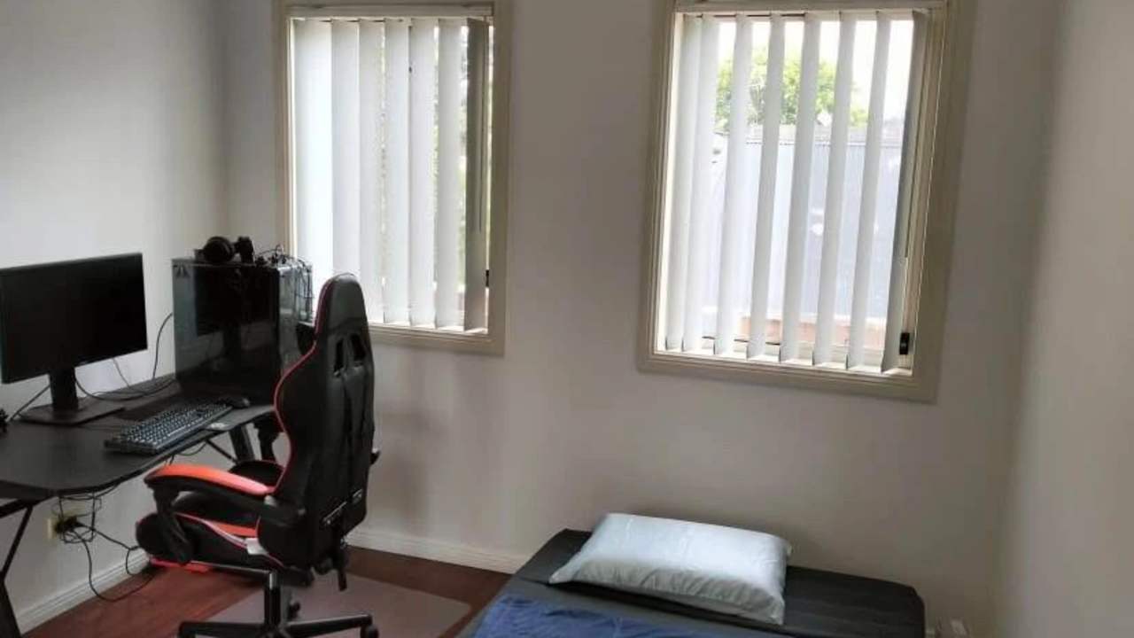 Furnished room in a share house