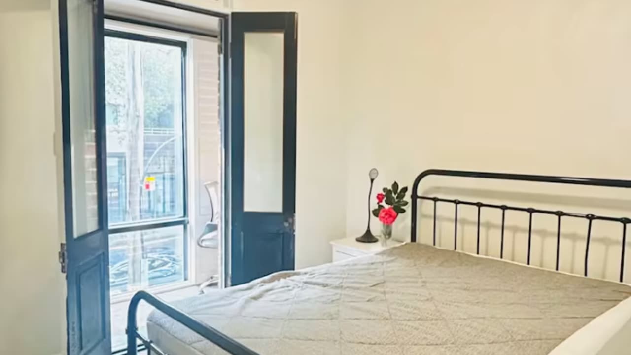 Furnished room in a flatshare