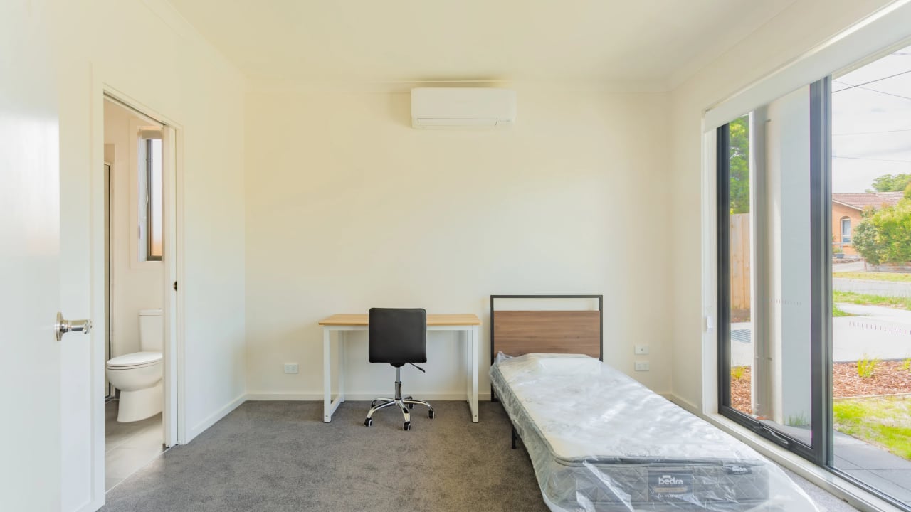 Furnished room in a share house
