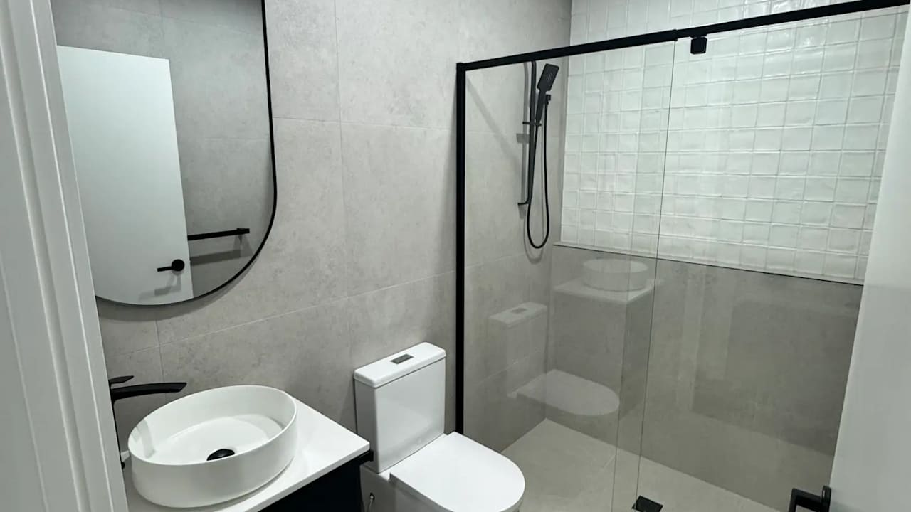 Room with ensuite in a share house