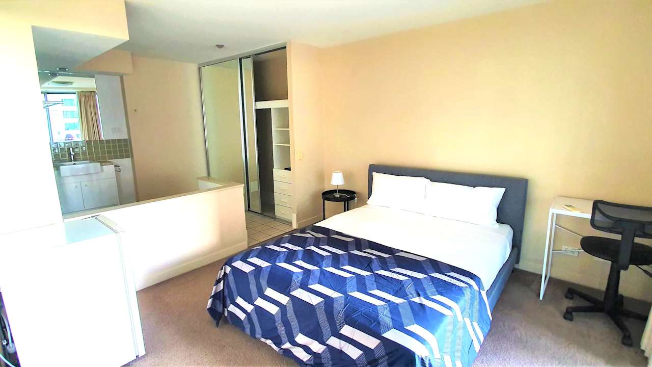 Furnished room with ensuite in a flatshare