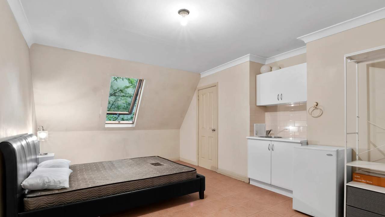 Furnished room studio flat for rent