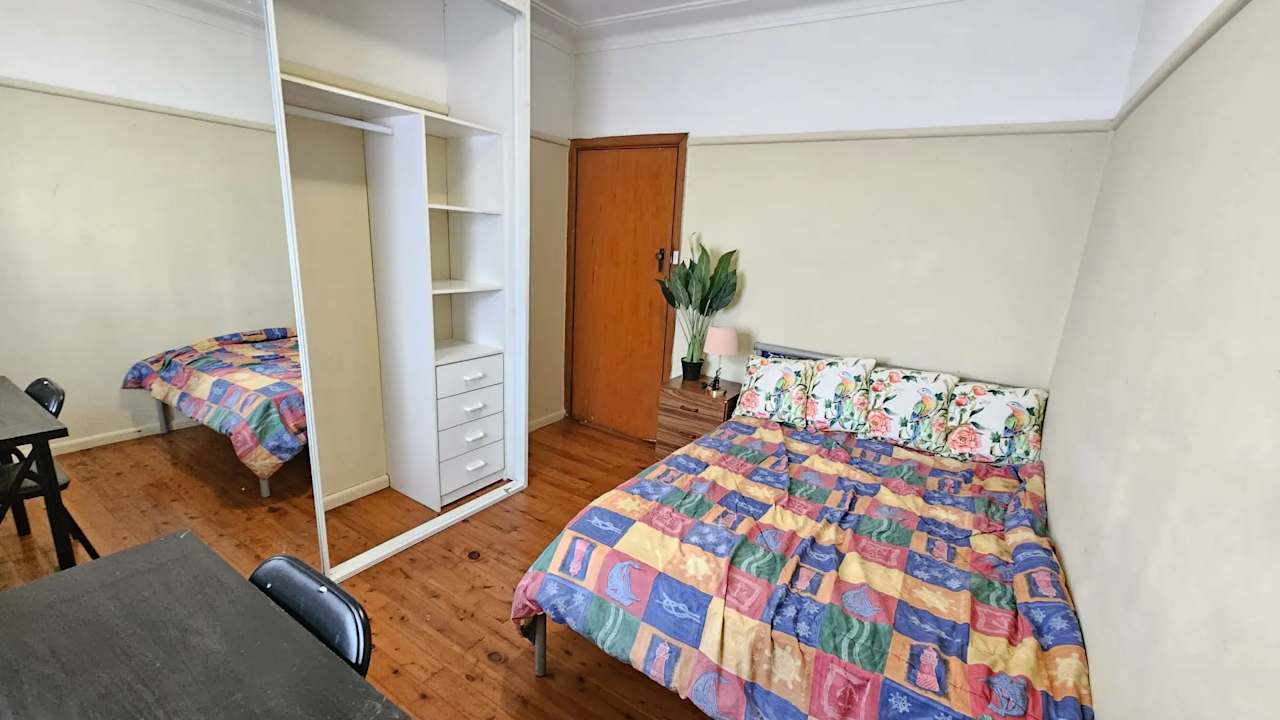 Furnished room in a share house