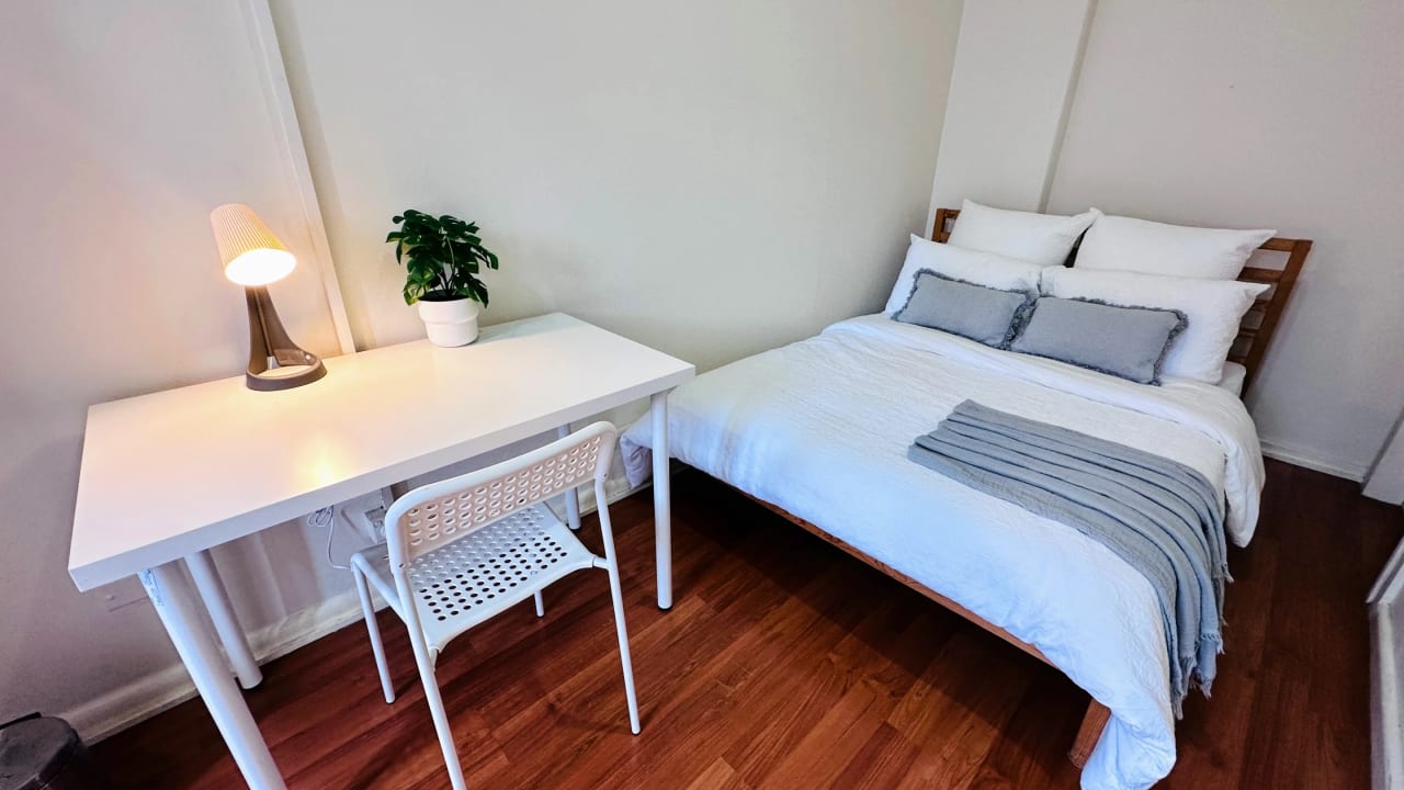 Furnished room in a share house