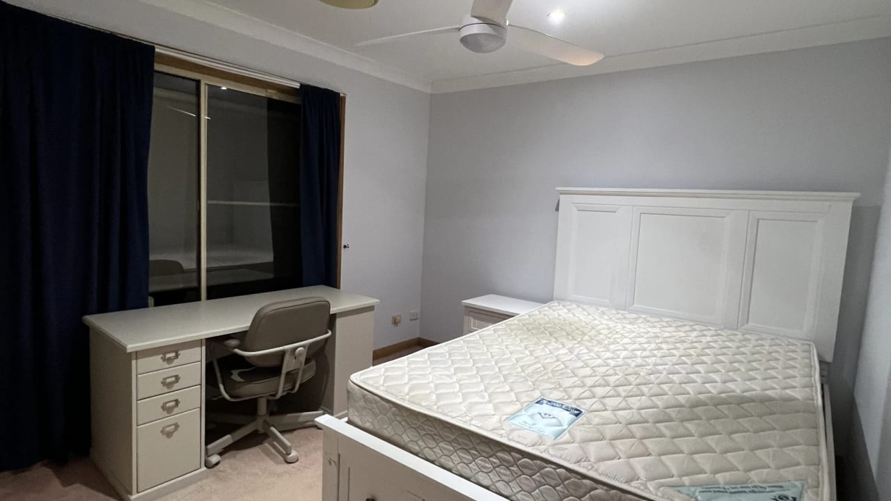 Room in a share house