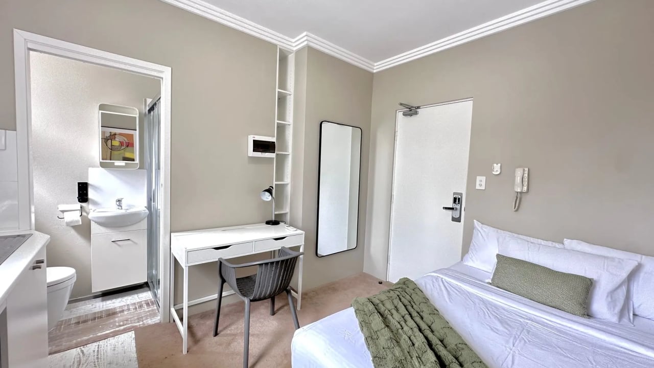 Furnished room with own bathroom