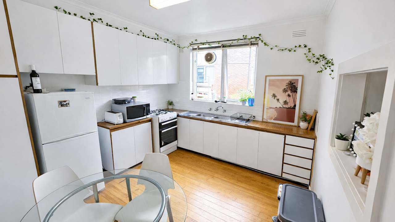 Furnished room in a flatshare
