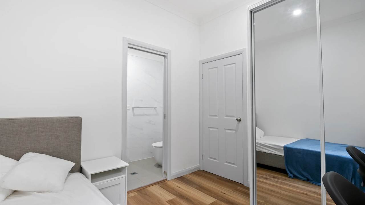 Furnished room with ensuite in a flatshare