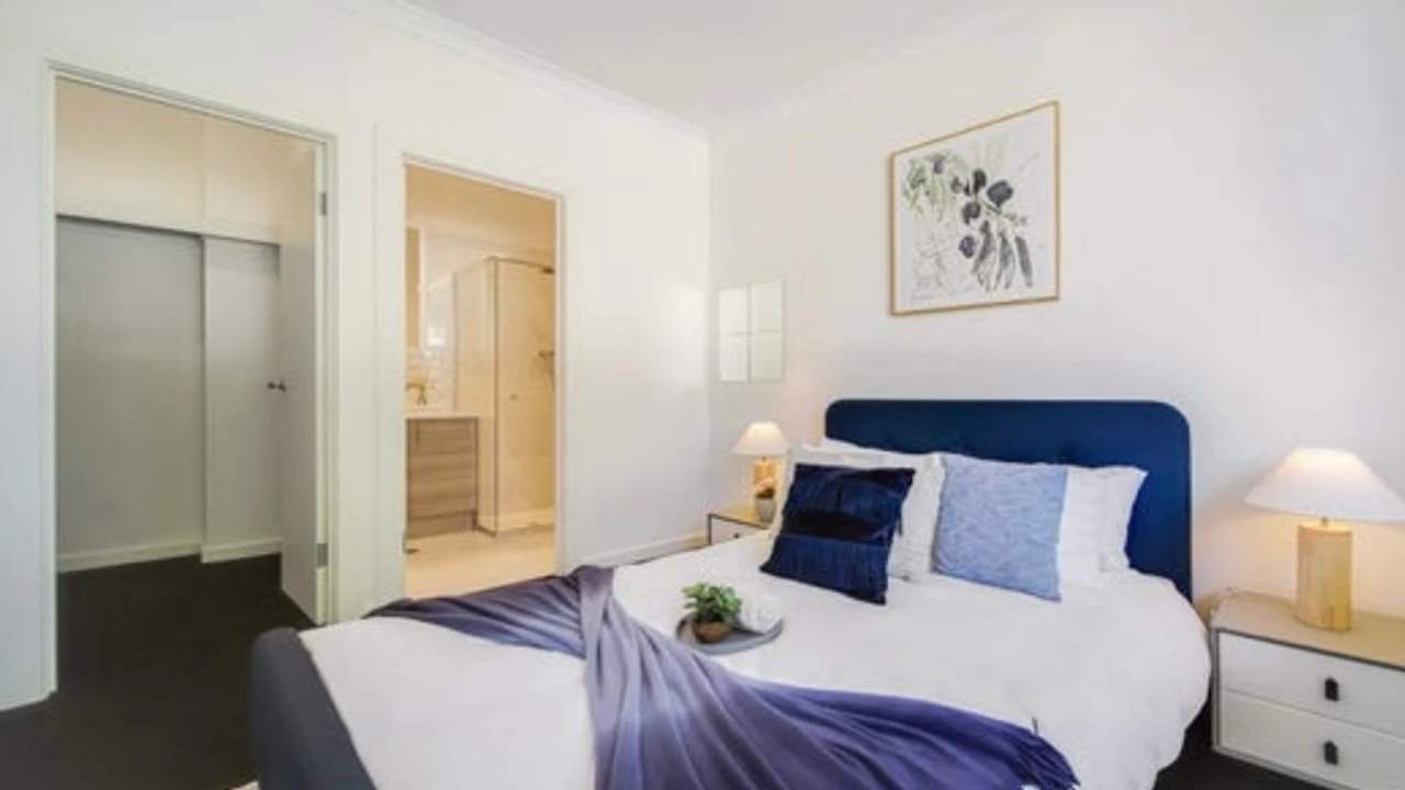 Furnished room with ensuite in a flatshare