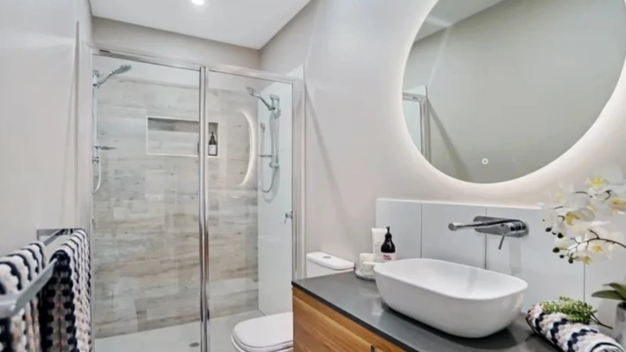 Furnished room with ensuite in a share house