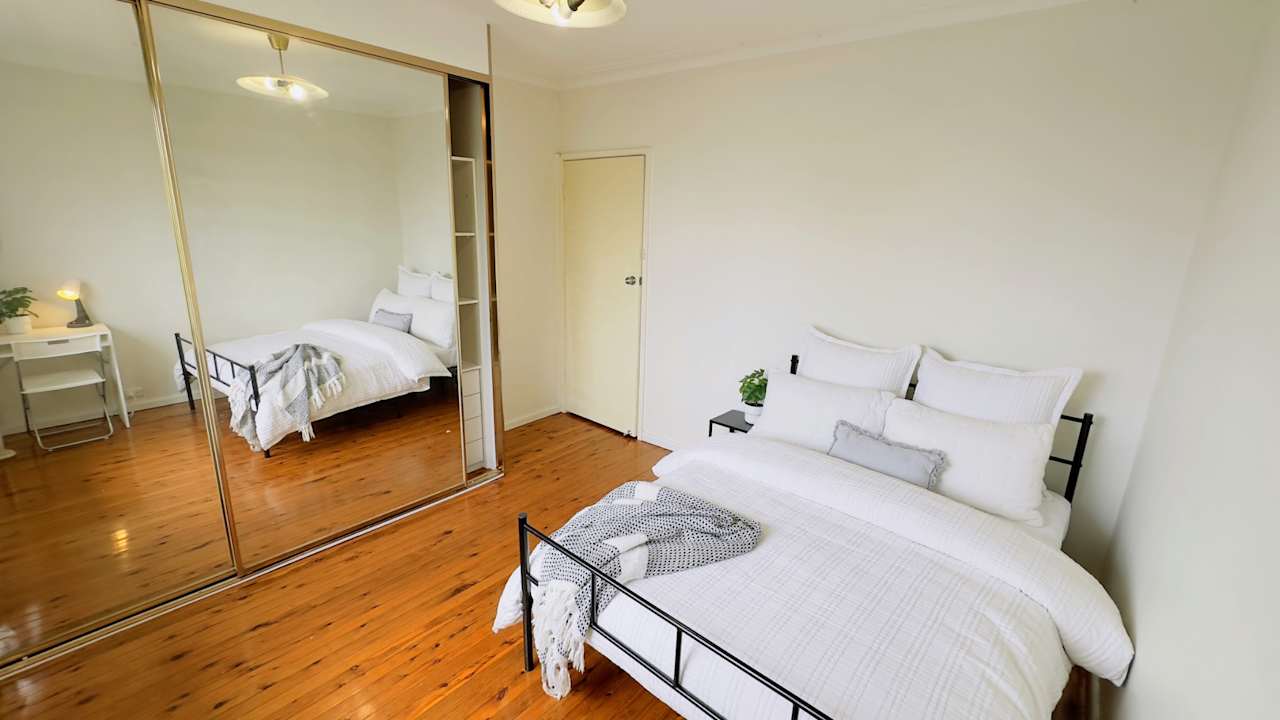 Furnished room in a flatshare