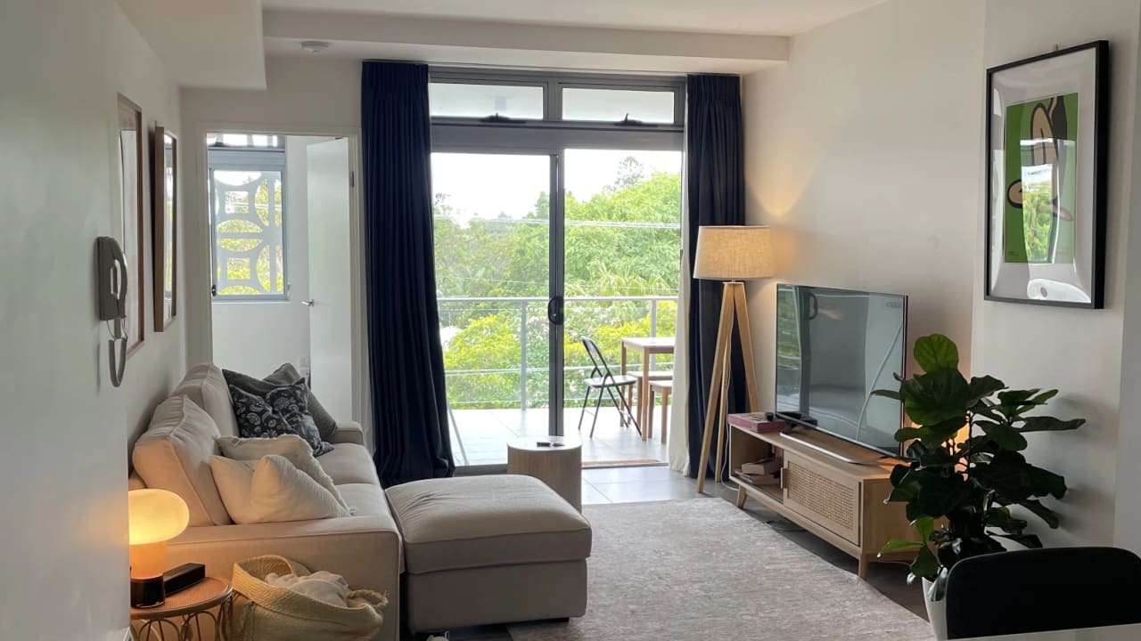 Unfurnished room with own bathroom