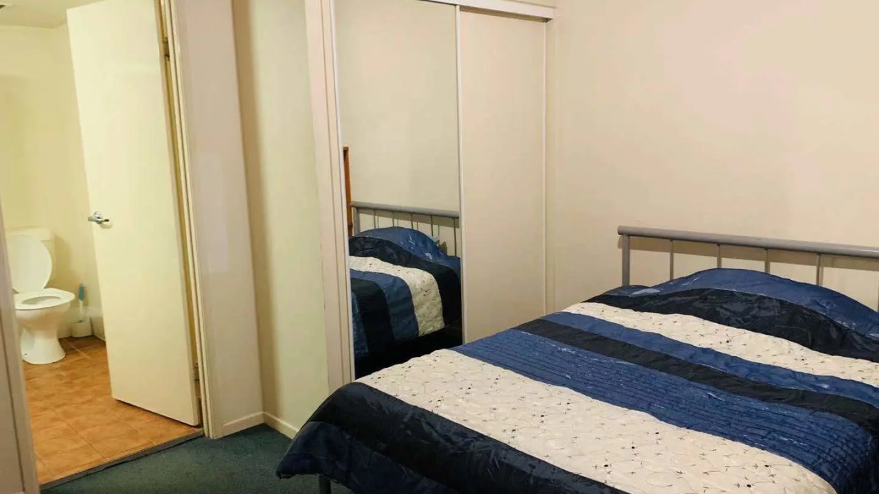 Furnished room with ensuite in a flatshare
