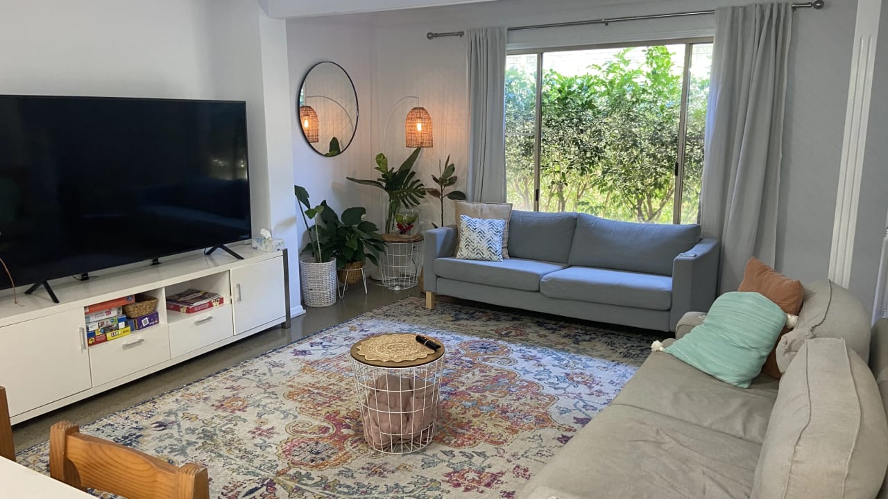 Furnished room in a flatshare